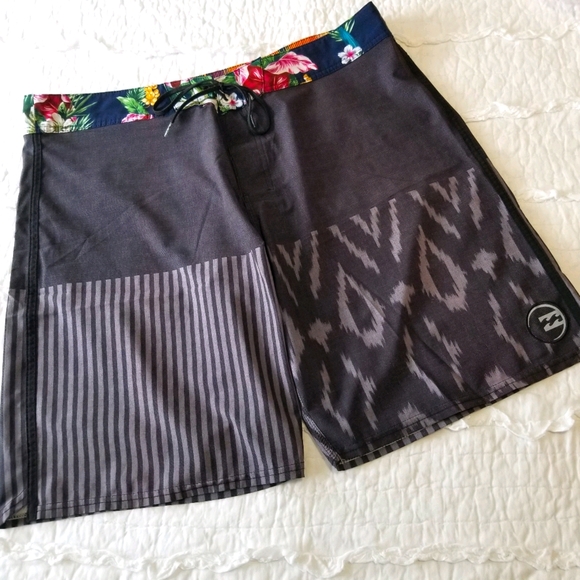 Billabong Platinum Recycler Board Shorts 38 EUC